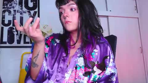 Em  please help me reach 100 thumbs up 3 online show from November 14, 5:07 am