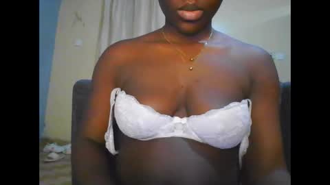 Snapshot of naughty_nilla chatting on September 19, 12:26 pm naughty_nilla online show from September 19, 12:26 pm