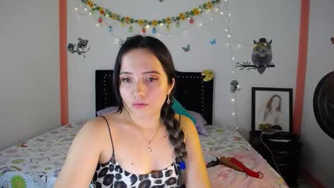 Snapshot of naughtygirl_mmm chatting on February 17, 6:39 pm Valeria online show from February 17, 6:39 pm