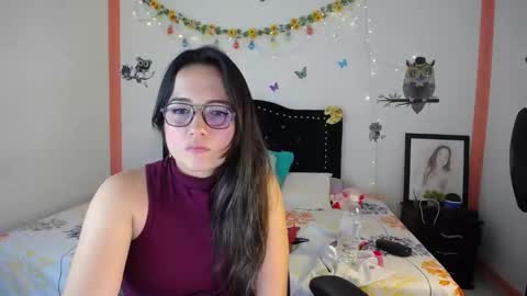 Snapshot of naughtygirl_mmm chatting on February 12, 6:09 pm Valeria online show from February 12, 6:09 pm