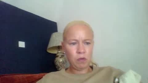 naughtyjennyblondeuk online show from July 28, 3:43 pm