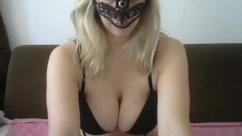 Snapshot of naughtykitten94 chatting on January 9, 11:14 am Chris online show from January 9, 11:14 am