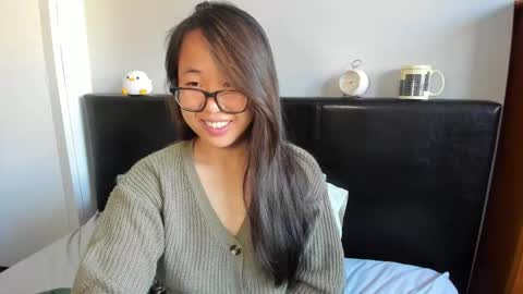 Gigi Chu  online show from October 12, 1:57 pm