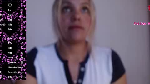 NAUYGTYQUEEN online show from March 3, 3:48 pm