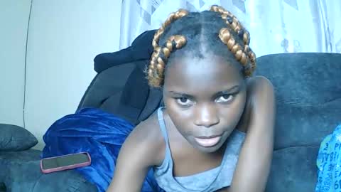 nayela_ online show from February 28, 12:10 am