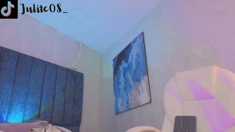 Snapshot of naylapot_ chatting on December 28, 12:13 pm Juli online show from December 28, 12:13 pm