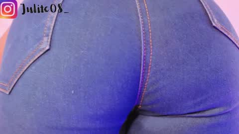 Snapshot of naylapot_ chatting on January 6, 12:13 pm Juli online show from January 6, 12:13 pm
