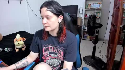 Geek Nicole    im Neeko UwU online show from June 8, 1:12 pm