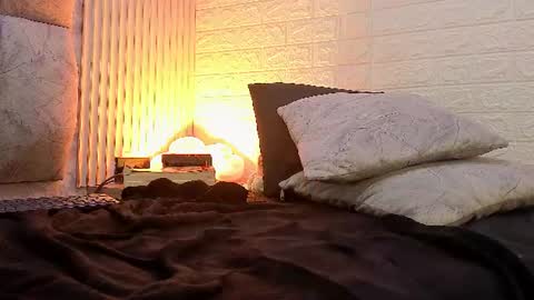 nickollsaenz online show from July 11, 8:14 am