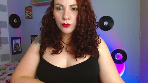 Snapshot of nicky_lucy_m chatting on December 21, 3:47 am lucy online show from December 21, 3:47 am