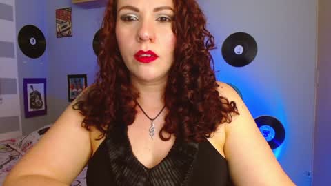 Snapshot of nicky_lucy_m chatting on December 13, 1:37 am lucy online show from December 13, 1:37 am