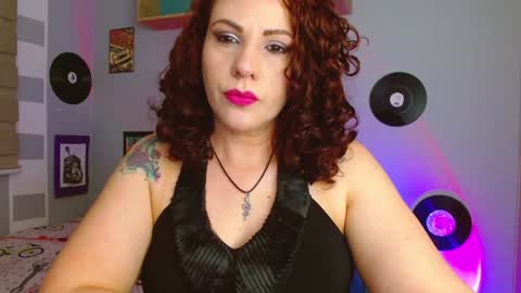 Snapshot of nicky_lucy_m chatting on January 4, 12:05 am lucy online show from January 4, 12:05 am