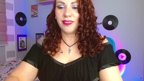 Snapshot of nicky_lucy_m chatting on December 15, 3:13 am lucy online show from December 15, 3:13 am