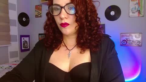Snapshot of nicky_lucy_m chatting on February 13, 10:33 pm lucy online show from February 13, 10:33 pm