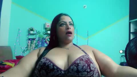 nickyribeiro online show from October 31, 7:23 am