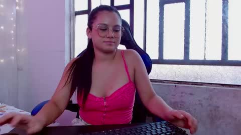 Snapshot of nicol_sweet0 chatting on October 3, 8:36 pm nicol online show from October 3, 8:36 pm