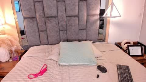 N A T A L I A online show from September 13, 9:34 pm