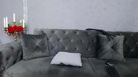 Snapshot of nicoledom chatting on March 6, 12:30 pm Nicole Domme online show from March 6, 12:30 pm
