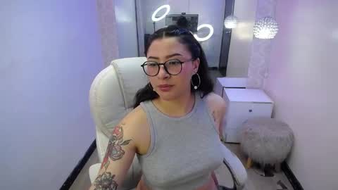 nicolee_8 online show from September 20, 2:10 am