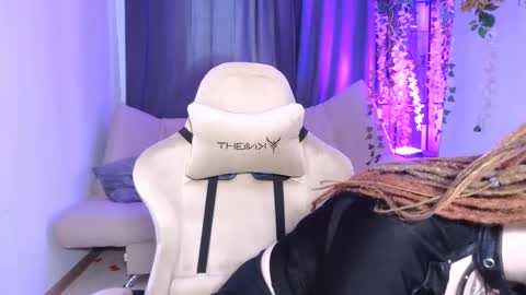 Snapshot of nicolefloret chatting on March 5, 6:01 am Nicole online show from March 5, 6:01 am