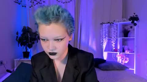 Snapshot of nicolefloret chatting on December 12, 2:00 pm Nicole online show from December 12, 2:00 pm