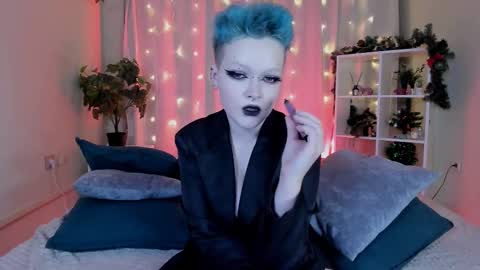 Snapshot of nicolefloret chatting on December 22, 8:47 pm Nicole online show from December 22, 8:47 pm