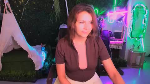 nicolehits online show from November 28, 5:32 am