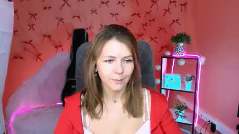 nicolehits online show from February 4, 11:35 am