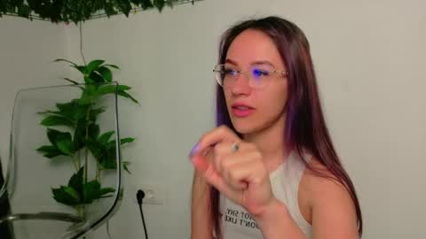 nicoleirisxxx online show from March 25, 6:16 am