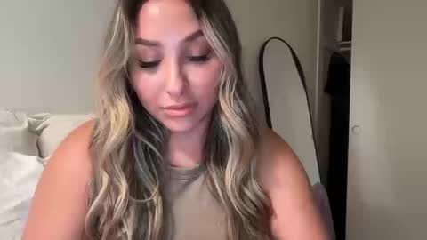 Snapshot of nicolelovesyou444 chatting on October 10, 6:51 am nicolelovesyou444 online show from October 10, 6:51 am