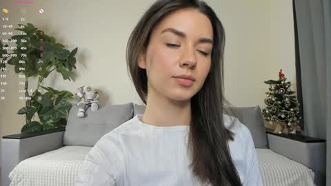 Snapshot of nicoleluuv chatting on January 5, 1:04 pm Dua Lipa online show from January 5, 1:04 pm