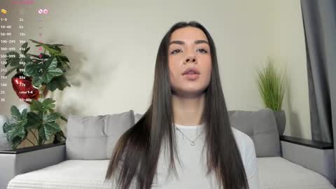 Snapshot of nicoleluuv chatting on February 28, 1:14 pm Dua Lipa online show from February 28, 1:14 pm