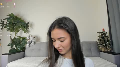 Snapshot of nicoleluuv chatting on January 3, 1:03 pm Dua Lipa online show from January 3, 1:03 pm