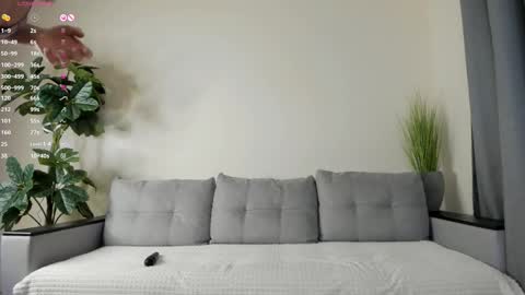 Snapshot of nicoleluuv chatting on February 12, 1:06 pm Dua Lipa online show from February 12, 1:06 pm