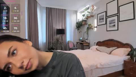 Snapshot of nicoleluuv chatting on October 13, 1:14 pm Dua Lipa online show from October 13, 1:14 pm