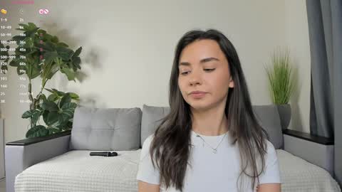 Snapshot of nicoleluuv chatting on December 20, 1:11 pm Dua Lipa online show from December 20, 1:11 pm