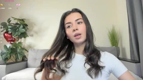 Snapshot of nicoleluuv chatting on March 5, 1:06 pm Dua Lipa online show from March 5, 1:06 pm