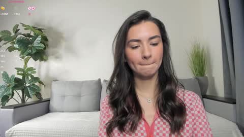 Snapshot of nicoleluuv chatting on January 30, 1:09 pm Dua Lipa online show from January 30, 1:09 pm