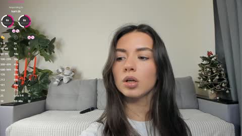 Snapshot of nicoleluuv chatting on December 30, 1:47 pm Dua Lipa online show from December 30, 1:47 pm
