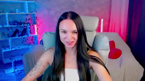 Nicole online show from August 5, 6:25 pm