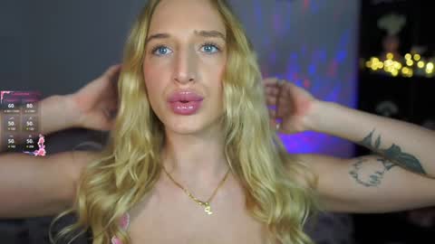 nicolette__shea_ online show from January 16, 1:58 pm