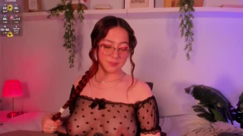 nicolle_evanss_ online show from December 16, 5:13 am