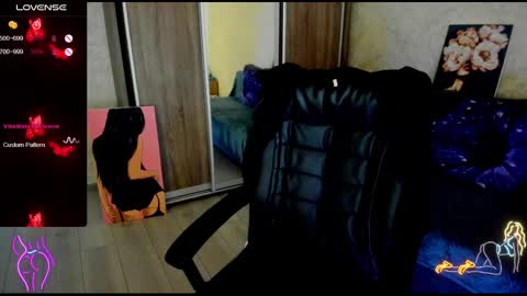 nigo_nika online show from December 7, 11:40 am