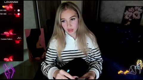 nigo_nika online show from December 2, 2:18 pm