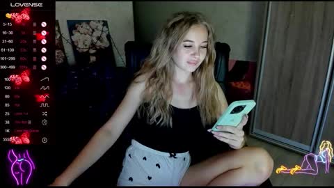 nigo_nika online show from November 3, 2:43 pm