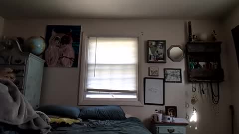 nikki32313 online show from April 16, 8:30 pm