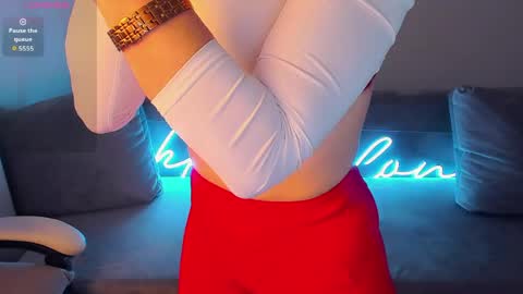 nikki_blondiee online show from April 14, 3:17 am