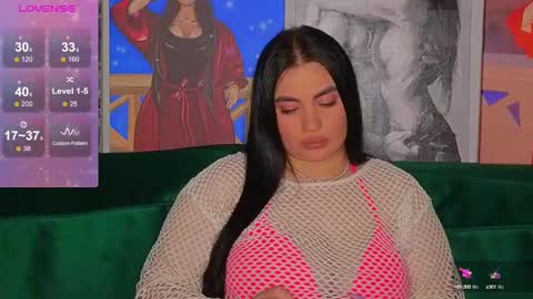 Nikki Kardashian online show from December 10, 8:38 pm