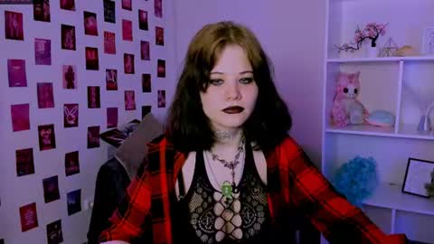 nikki_kiss_ online show from June 18, 8:37 am