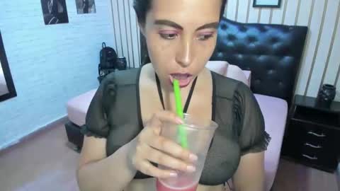 Nikki  online show from May 27, 2:08 am